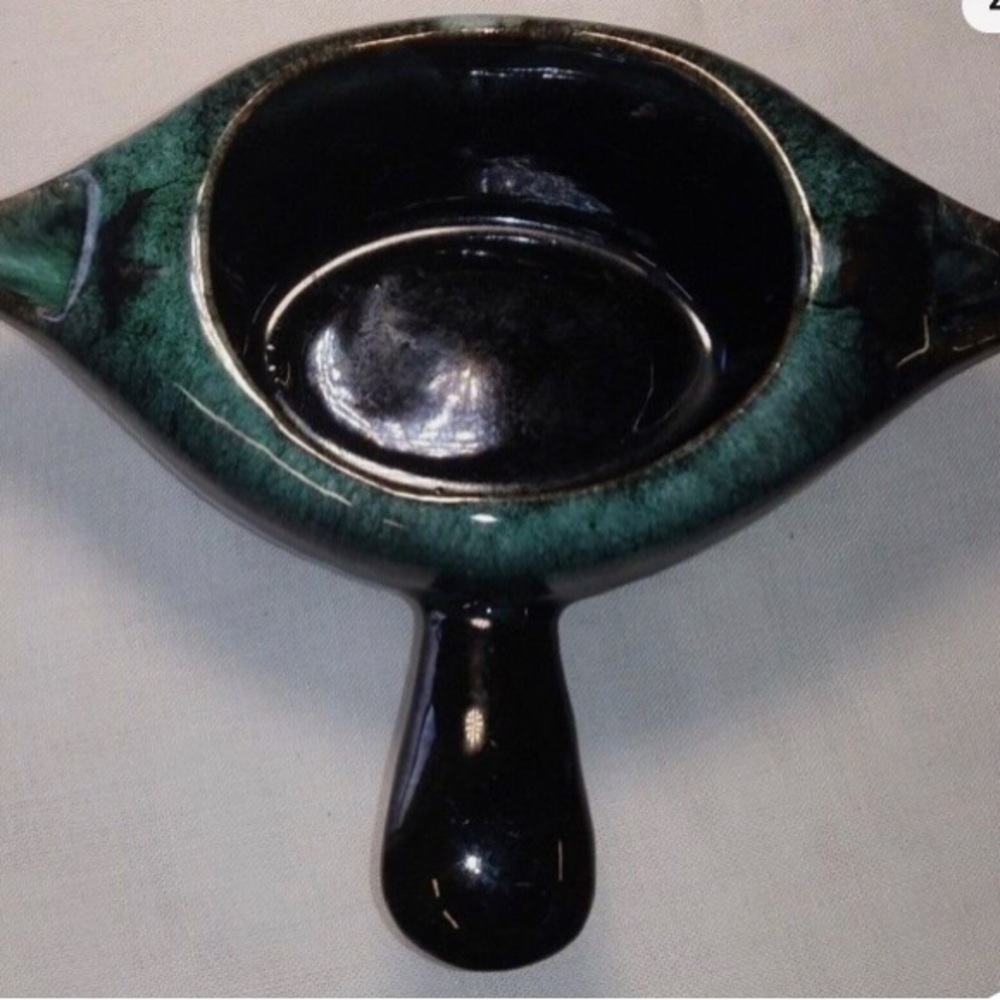 Evangeline Canadian vintage pottery gravy boat - Picture 2 of 2
